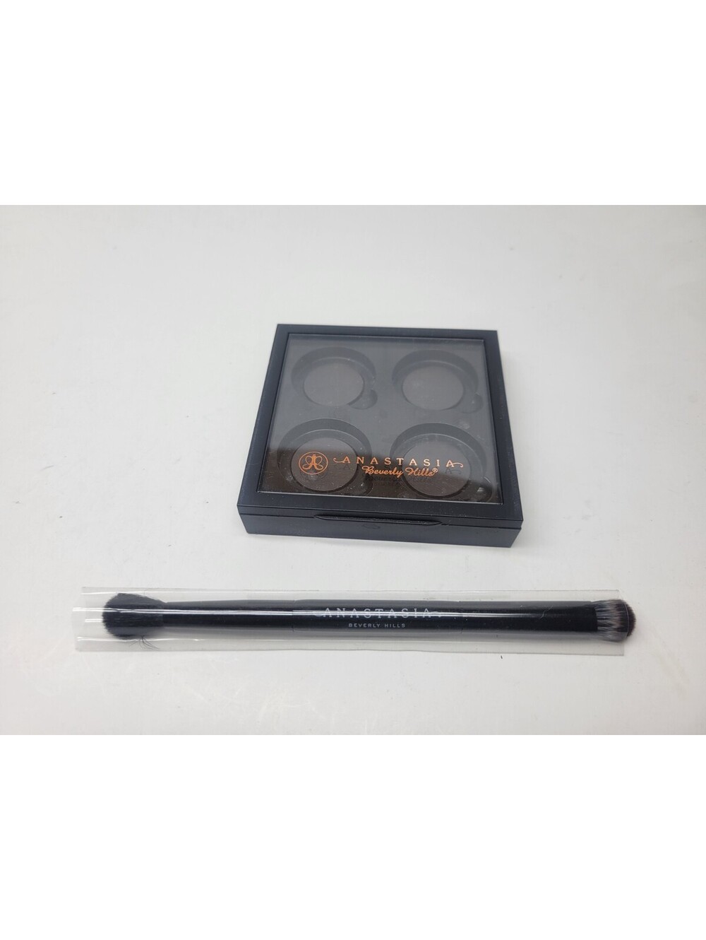 Anastasia Beverly Hills 4 Well Magnetic Eye Shadow Palette + Dual End Brush